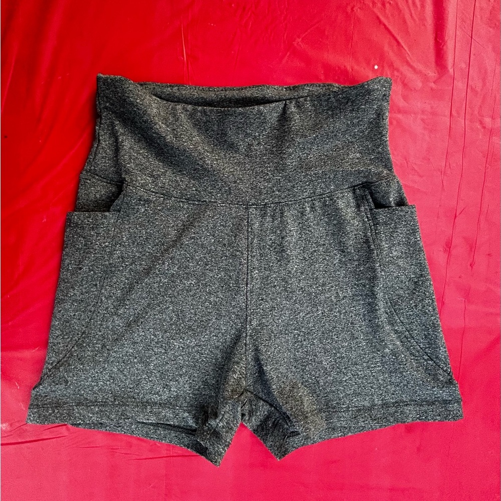 Grey activewear shorts WITH POCKETS